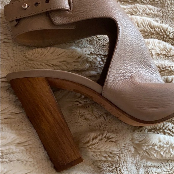 Vince Heels - Picture 6 of 7